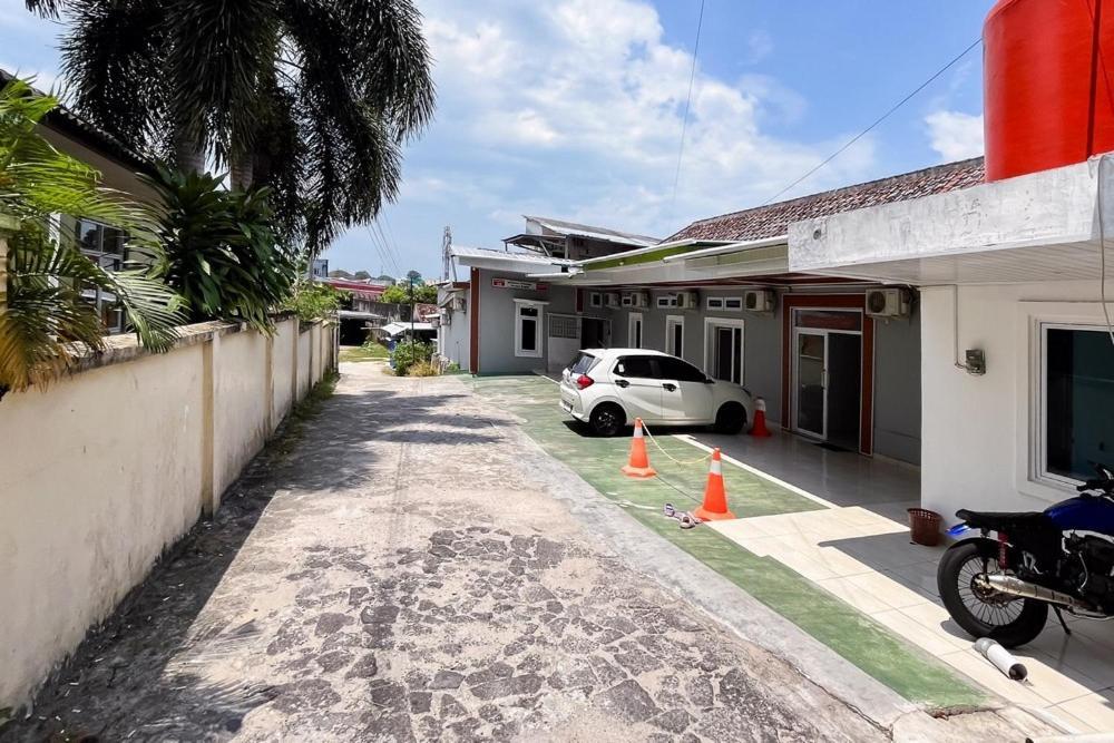 Kostel 99 Pangkal Pinang Redpartner Hotel Kültér fotó
