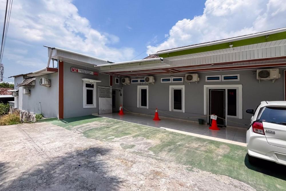 Kostel 99 Pangkal Pinang Redpartner Hotel Kültér fotó